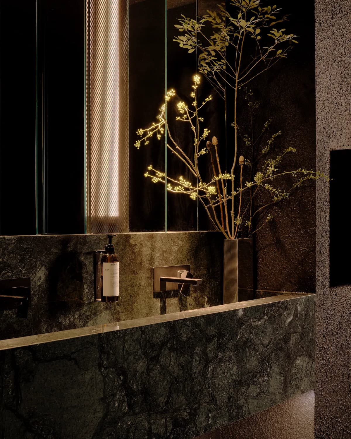 Unveiled, attention to detail, photo by Sean Davidson